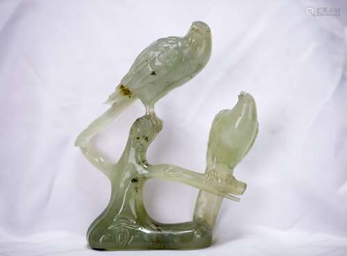 AN AVENTURINE JADE CARVING OF BIRD ON BRANCH