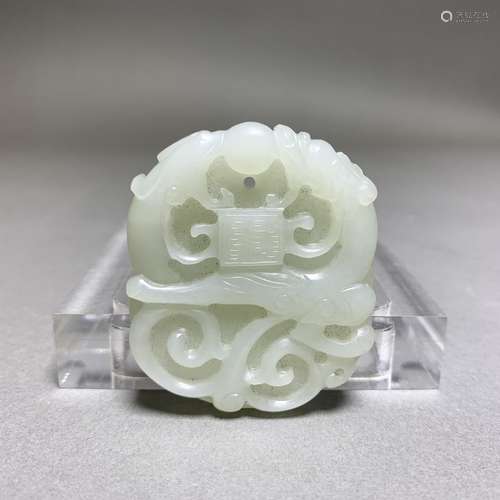 A CHINESE WHITE JADE PLAQUE, 18/19TH CENTURY