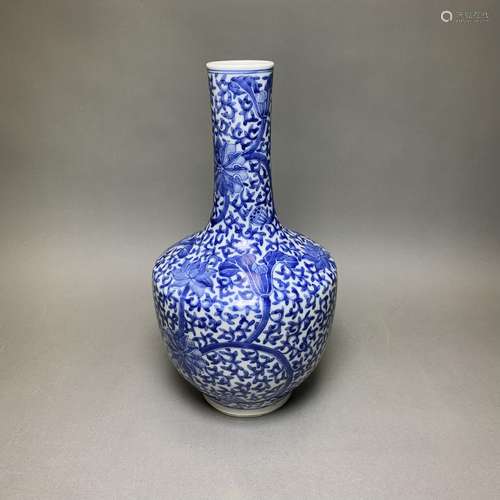 A CHINESE BLUE AND WHITE 'LOTUS' VASE, QING DYNASTY