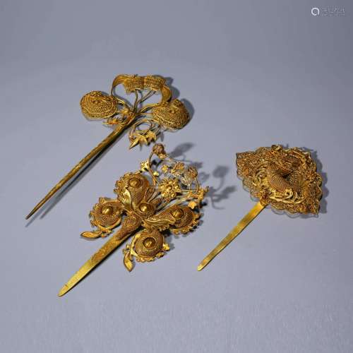 A SET OF THREE GILDING SILVER HAIRPINS