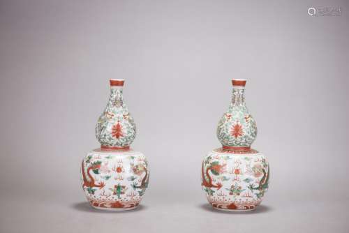A PAIR OF WUCAI 'DRAGON AND PHOENIX' DOUBLE-GOURD