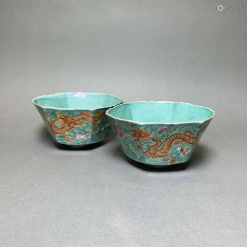 A PAIR OF TURQUOISE GROUND FAMILLE ROSE 'DRAGON' …