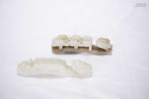 A PAIR OF WHITE JADE DRAGON BELT HOOKS