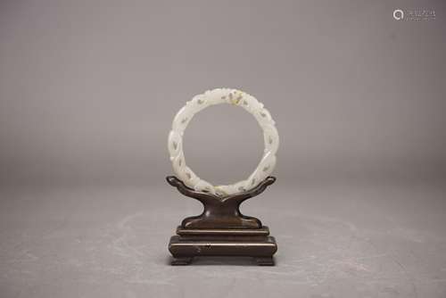 A CHINESE WHITE JADE CARVED DRAGON RING