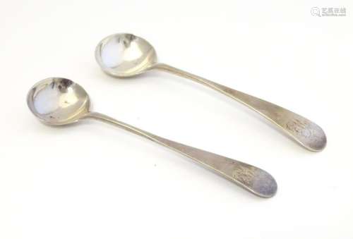 A pair of Geo III silver salt spoons. Hallmarked London
