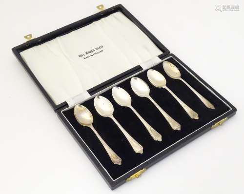 A cased set of 6 silver teaspoons hallmarked Birmingham
