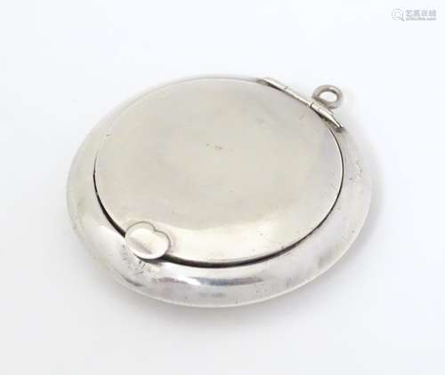 A silver compact, hallmarked Birmingham 1915, maker