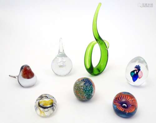 Assorted art glass to include a Murano glass abstract