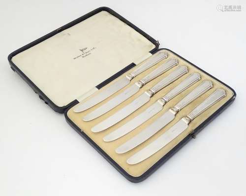 A cased set of six silver handled tea knives,