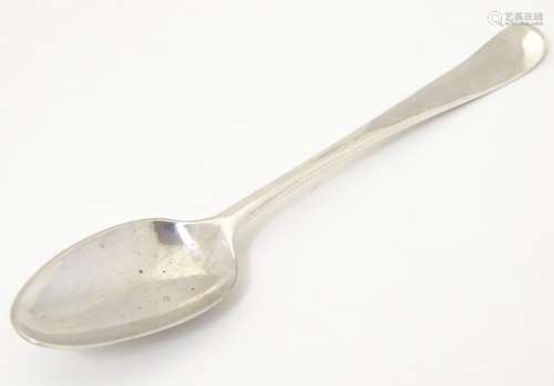 An 18thC fancy back teaspoon, maker S.A. Approx. 4 3/4