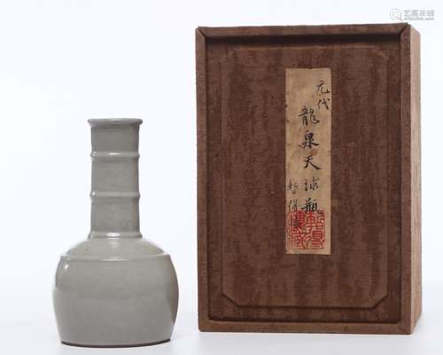 CHINESE PORCELAIN CELADON GLAZE BELL SHAPED VASE