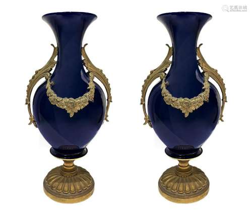 Pair of blue porcelain vases, with gold bronze
