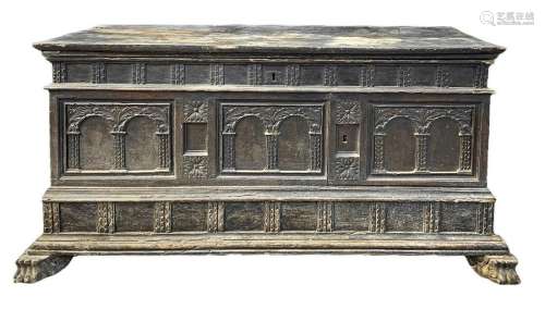 Chest in walnut carved on the front with columns and