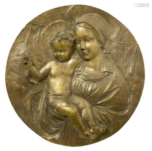 Round in bronze depicting Virgin Mary with child, late
