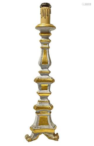 Candlestick in golden and lacquered wood.