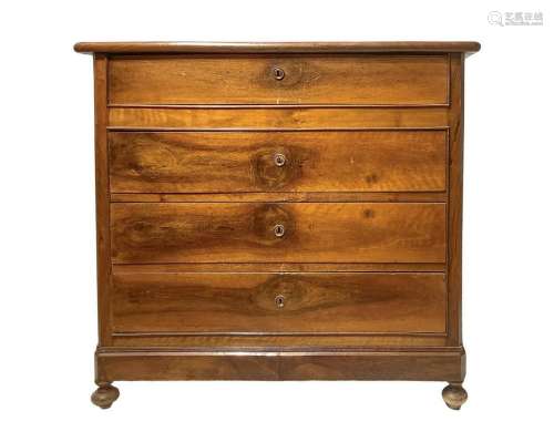 Chest of drawers four drawers in oak wood, onion feet