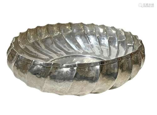 Silver bowl, with ribs.