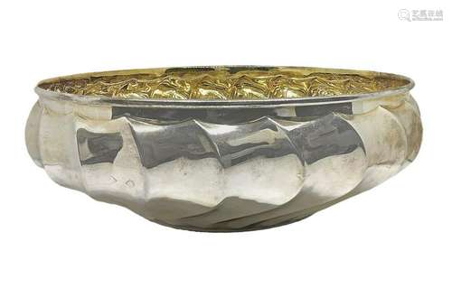 Bowl with ribs, in olri silver alloy.