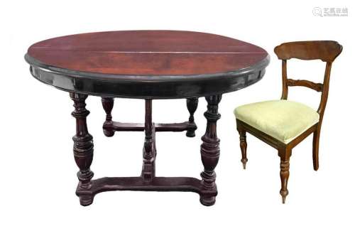 Round mahogany table extendable with four chairs and