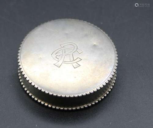 runde Pillendose, 9830er Silber, Ziermonogramm, ca. 12gr.