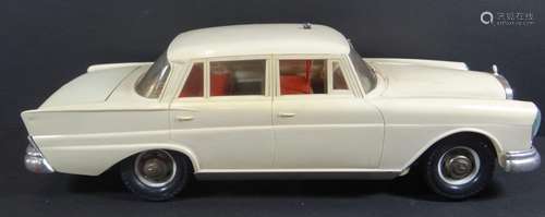 Gama Mercedes 375 Modellauto