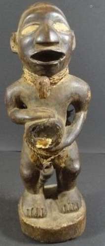 Holzstatuette, Mann, Gürtel mit Muschel, Kongo