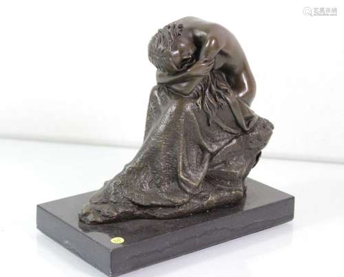 Bronze nach MILO (1955), Schlafende, auf Marmor