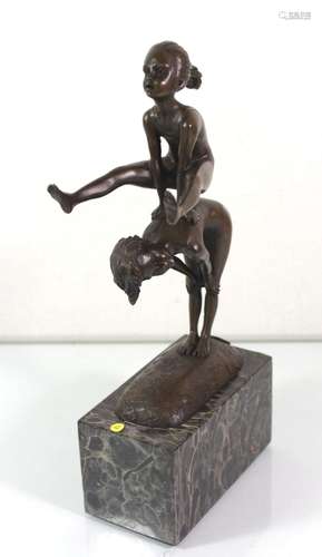 Bronze nach Milo(1955), auf Marmor, Bockspringen