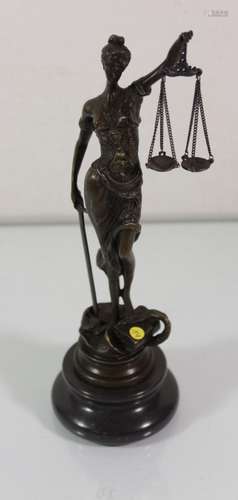 Bronze nach Mayer, Justitia, auf Marmor