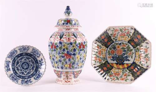 A lot of various pottery, Makkum, 20th century.