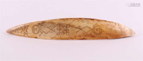 A bone scrimshaw souvenir, 20th century.