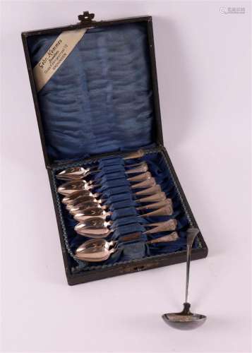 A set of twelve silver Art Deco teaspoons, year letter 1919