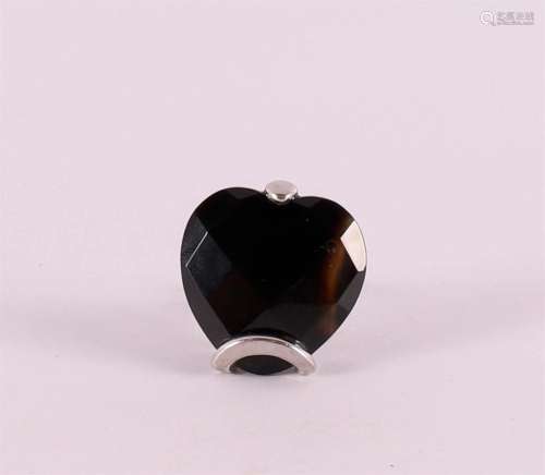 A 1st grade silver ring with a faceted and heart-cut black a...