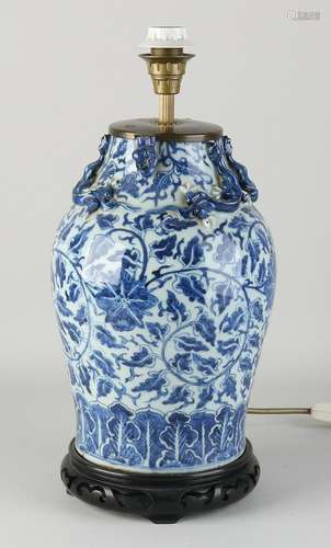 Chinese porcelain lamp