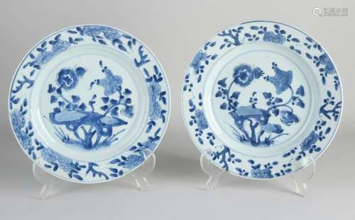 Two Kang Xi plates Ã˜ 22 cm.