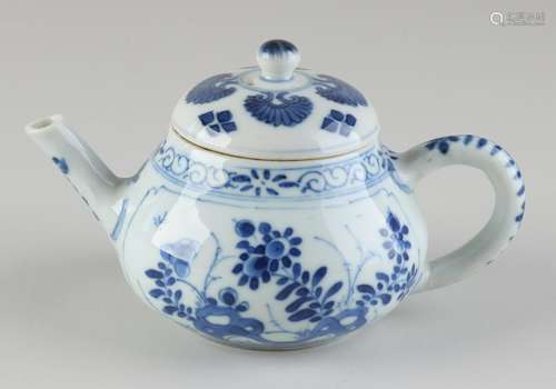 17th - 18th century Chinese Kang Xi teapot