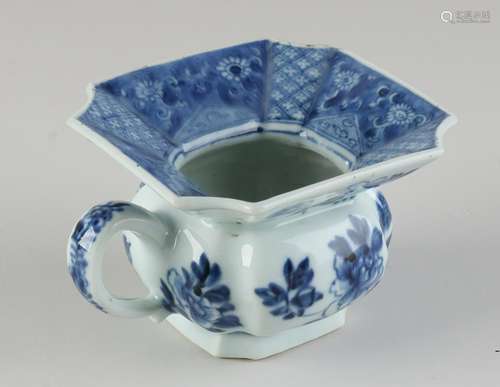 18th century Chinese spittoon