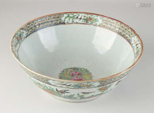 Large Chinese Cantonese bowl Ã˜ 29.5 cm.