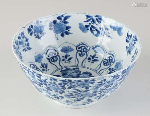 17th - 18th century Chinese Kang Xi bowl Ã˜ 20.3 cm.