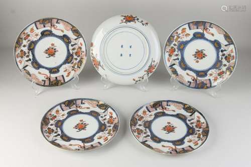 Five Japanese Imari plates Ã˜ 23.5 cm.