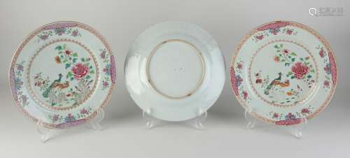 Three 18th century Family Rose plates Ã˜ 26 cm.