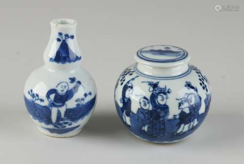 Two parts Chinese porcelain