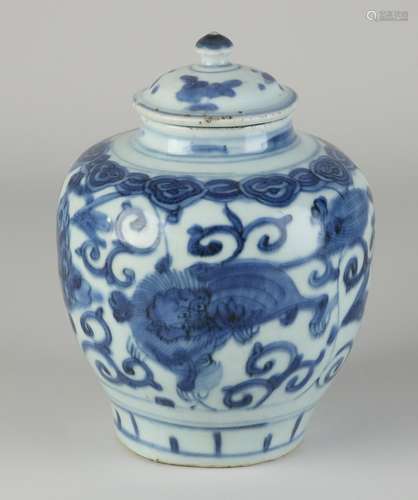 Antique Chinese lidded vase, H 16 cm.