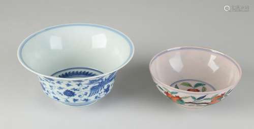 Two Chinese bowls Ã˜ 12.5 - Ã˜ 15.7 cm.