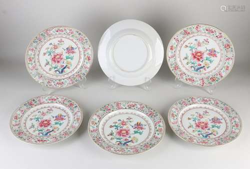 Six Chinese plates Ã˜ 24.6 cm.