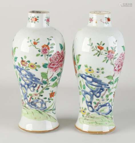 Two 18th century Chinese vases, H 25 cm.