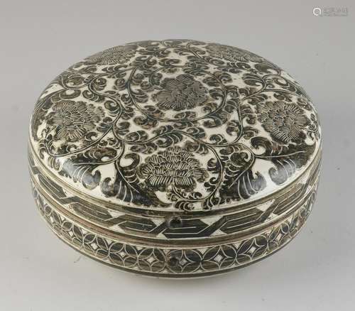 Chinese Sung lidded box Ã˜ 25 cm.