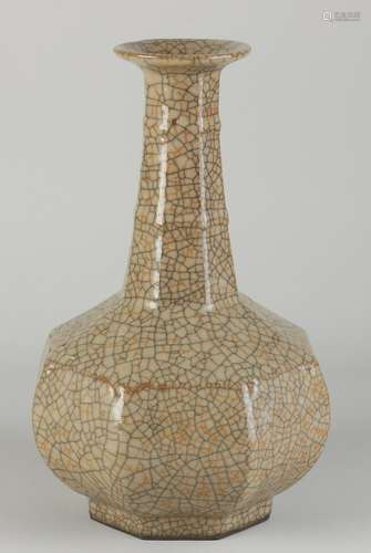 Octagonal Chinese vase, 26.5 cm.