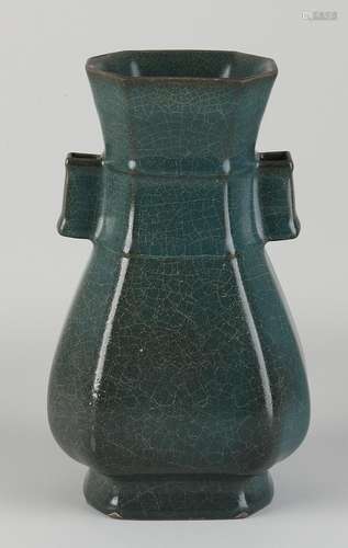 Chinese vase, H 21.5 cm.