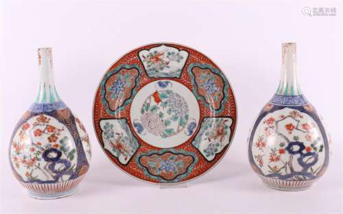 A pair of porcelain Imari pointed vases, Japan 19th century.